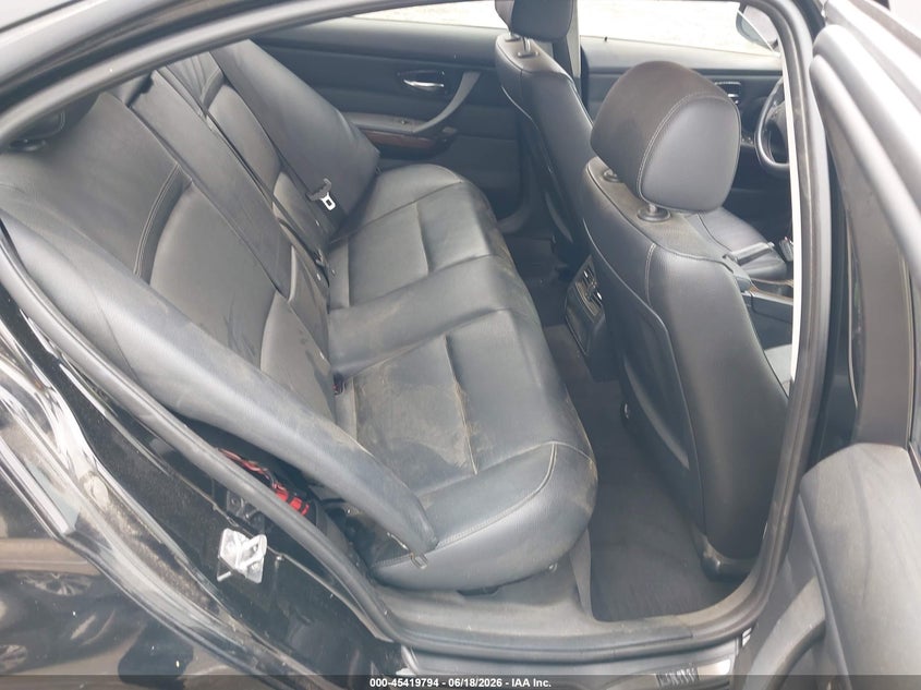 2011 BMW 3 series VIN WBAPH7C52BA801921 IAAI salvage auction — NORMAL WEAR, Clear (California), sold $425 on 2026-07-22 (photo 8)