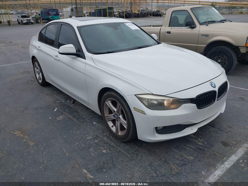 2015 BMW 3er VIN WBA3B1G52FNT07905 IAAI salvage auction — LEFT SIDE, Salvage (California), sold $1,500 on 2026-07-29 (photo 1)