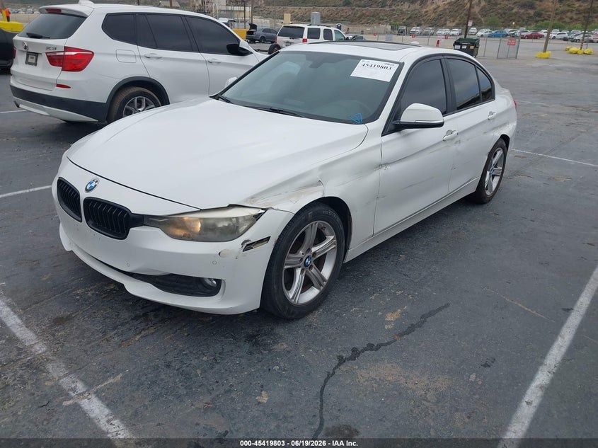 2015 BMW 3er VIN WBA3B1G52FNT07905 IAAI salvage auction — LEFT SIDE, Salvage (California), sold $1,500 on 2026-07-29 (photo 2)