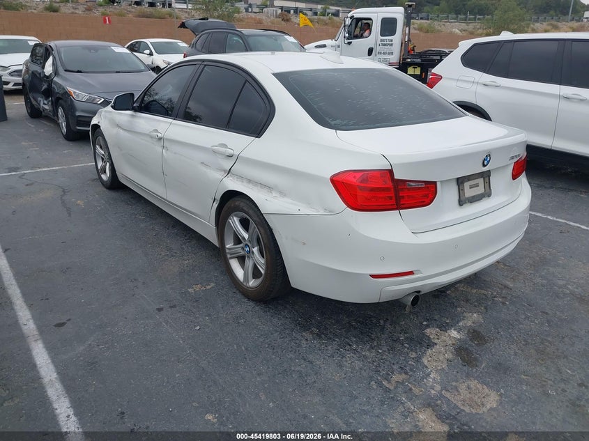 2015 BMW 3er VIN WBA3B1G52FNT07905 IAAI salvage auction — LEFT SIDE, Salvage (California), sold $1,500 on 2026-07-29 (photo 3)