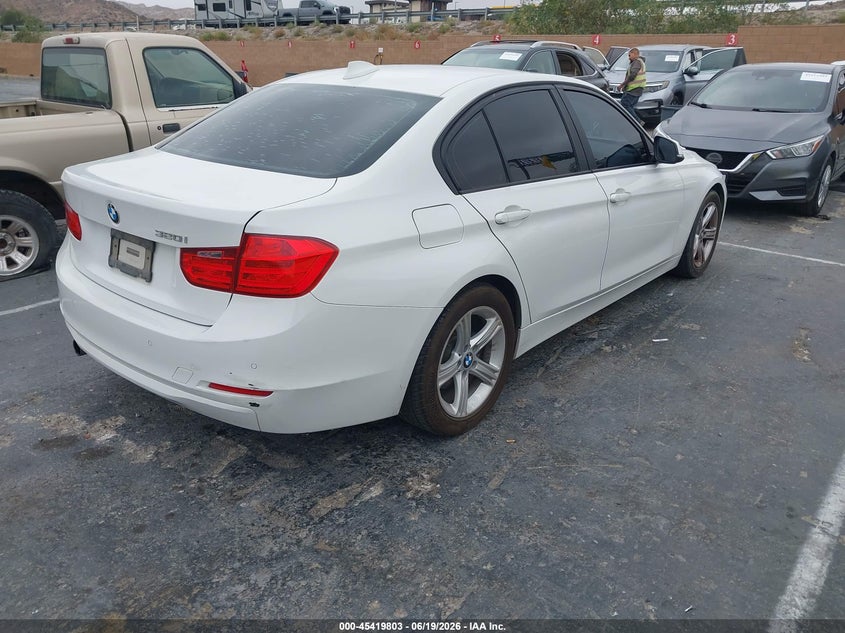 2015 BMW 3er VIN WBA3B1G52FNT07905 IAAI salvage auction — LEFT SIDE, Salvage (California), sold $1,500 on 2026-07-29 (photo 4)