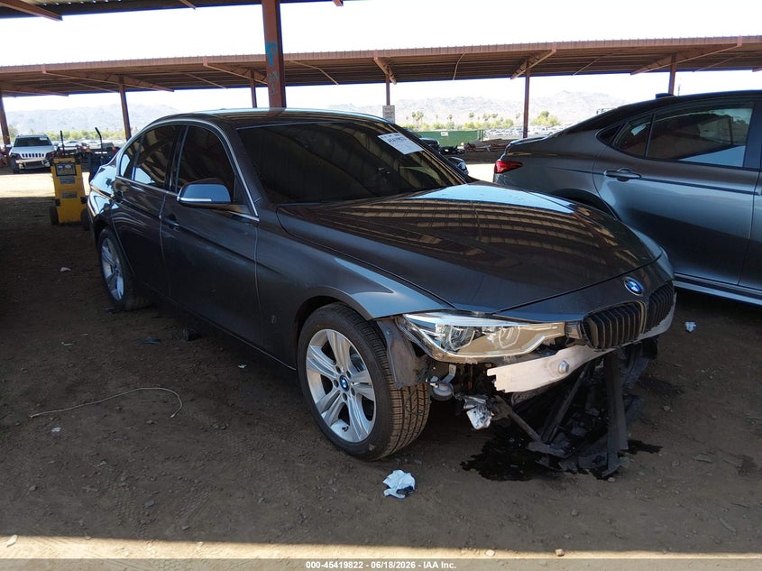 2018 BMW 3er VIN WBA8E1C59JA762785 IAAI salvage auction — RIGHT FRONT, Salvage (Arizona), sold $3,250 on 2026-07-21 (photo 1)
