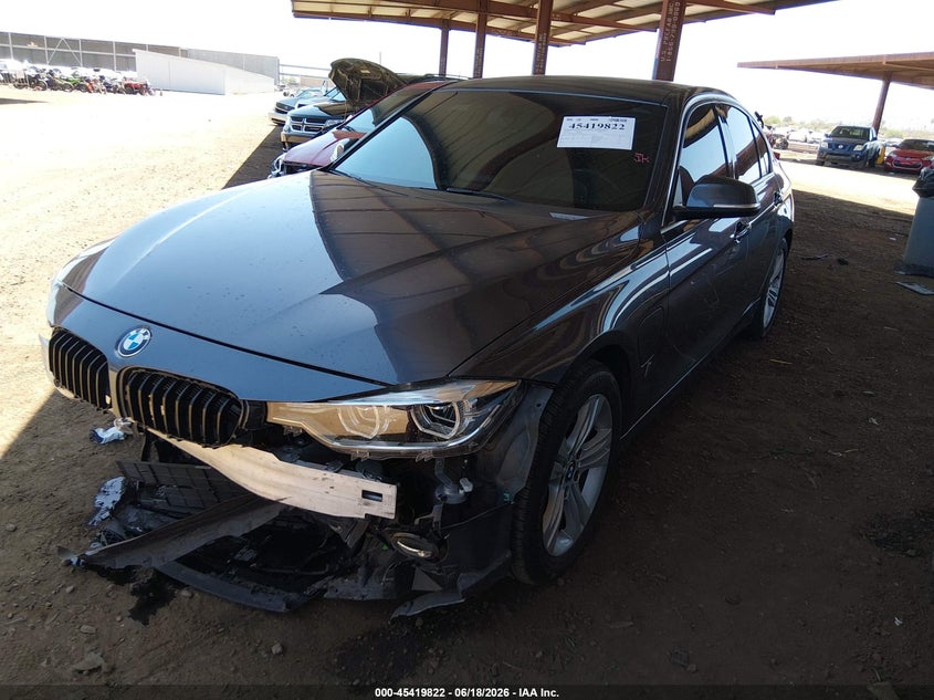 2018 BMW 3er VIN WBA8E1C59JA762785 IAAI salvage auction — RIGHT FRONT, Salvage (Arizona), sold $3,250 on 2026-07-21 (photo 2)