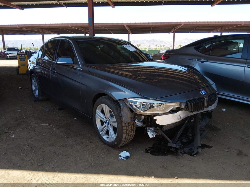 2018 BMW 3er VIN WBA8E1C59JA762785 IAAI salvage auction — RIGHT FRONT, Salvage (Arizona), sold $3,250 on 2026-07-21 (photo 6)
