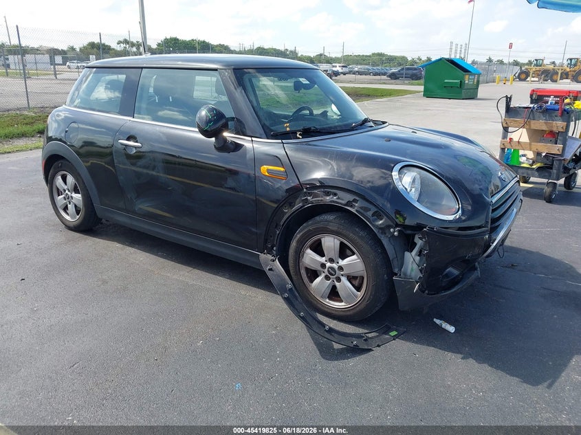 2019 Mini Hard top VIN WMWXP5C5XK2H30942 IAAI salvage auction — FRONT END, Rebuildable (Florida), sold $800 on 2026-07-30 (photo 1)