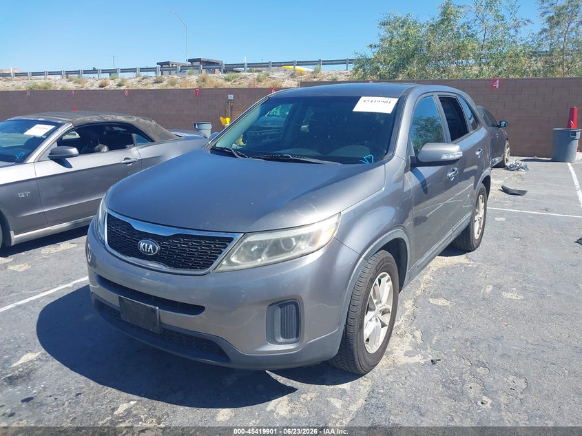 2015 Kia Sorento VIN 5XYKT3A6XFG592188 IAAI salvage auction — THEFT, Salvage (California), sold $675 on 2026-07-09 (photo 2)
