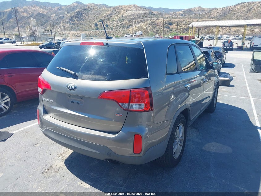 2015 Kia Sorento VIN 5XYKT3A6XFG592188 IAAI salvage auction — THEFT, Salvage (California), sold $675 on 2026-07-09 (photo 4)