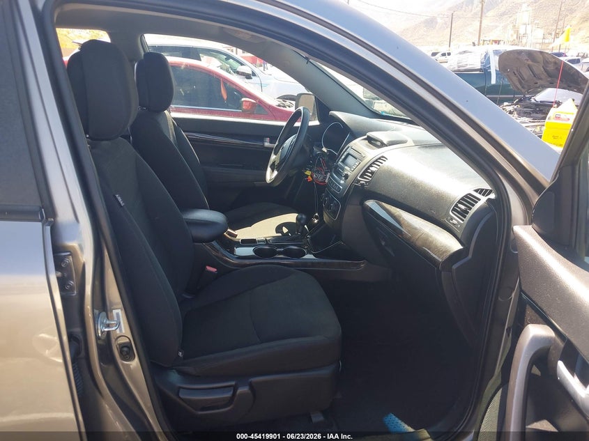2015 Kia Sorento VIN 5XYKT3A6XFG592188 IAAI salvage auction — THEFT, Salvage (California), sold $675 on 2026-07-09 (photo 5)
