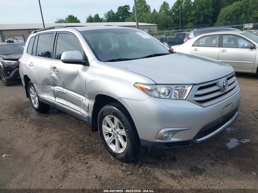 2013 Toyota Highlander VIN 5TDBK3EH6DS256830 IAAI salvage auction — RIGHT SIDE, Salvage (Virginia), sold $6,025 on 2026-07-13 (photo 1)