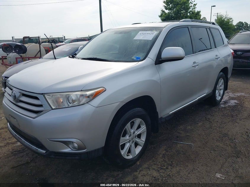 2013 Toyota Highlander VIN 5TDBK3EH6DS256830 IAAI salvage auction — RIGHT SIDE, Salvage (Virginia), sold $6,025 on 2026-07-13 (photo 2)
