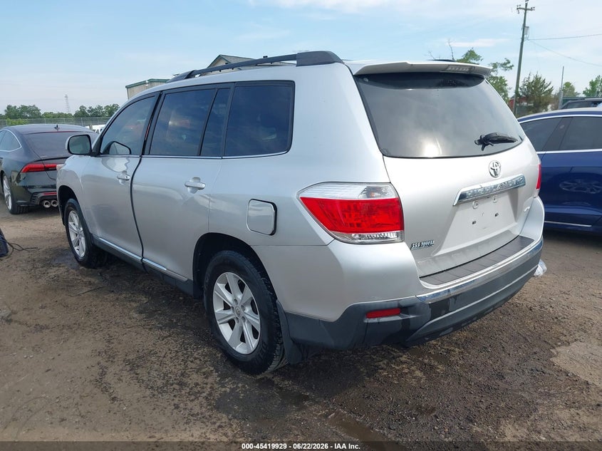 2013 Toyota Highlander VIN 5TDBK3EH6DS256830 IAAI salvage auction — RIGHT SIDE, Salvage (Virginia), sold $6,025 on 2026-07-13 (photo 3)