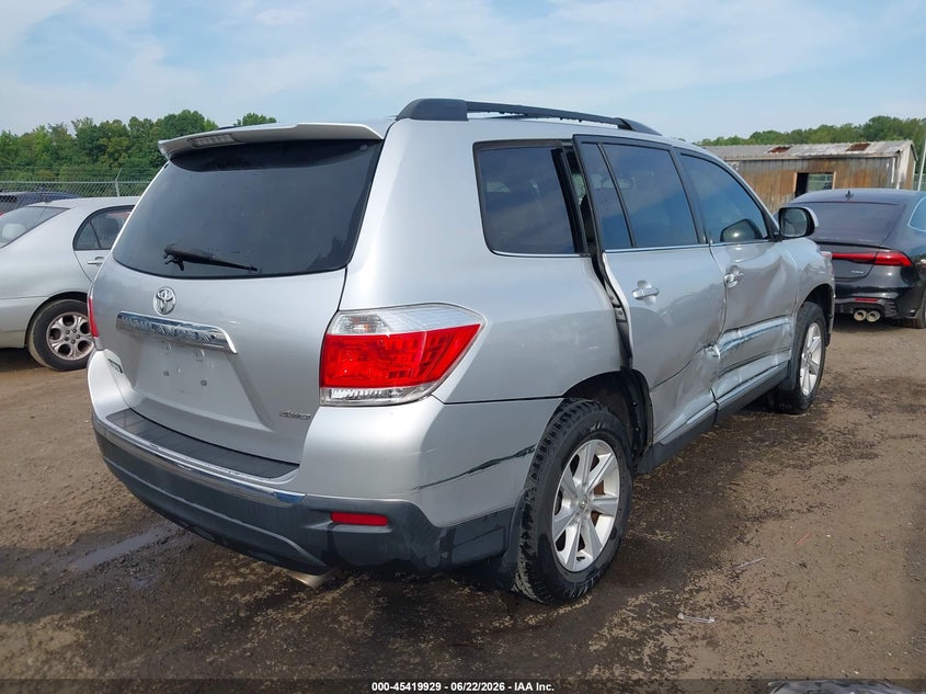 2013 Toyota Highlander VIN 5TDBK3EH6DS256830 IAAI salvage auction — RIGHT SIDE, Salvage (Virginia), sold $6,025 on 2026-07-13 (photo 4)