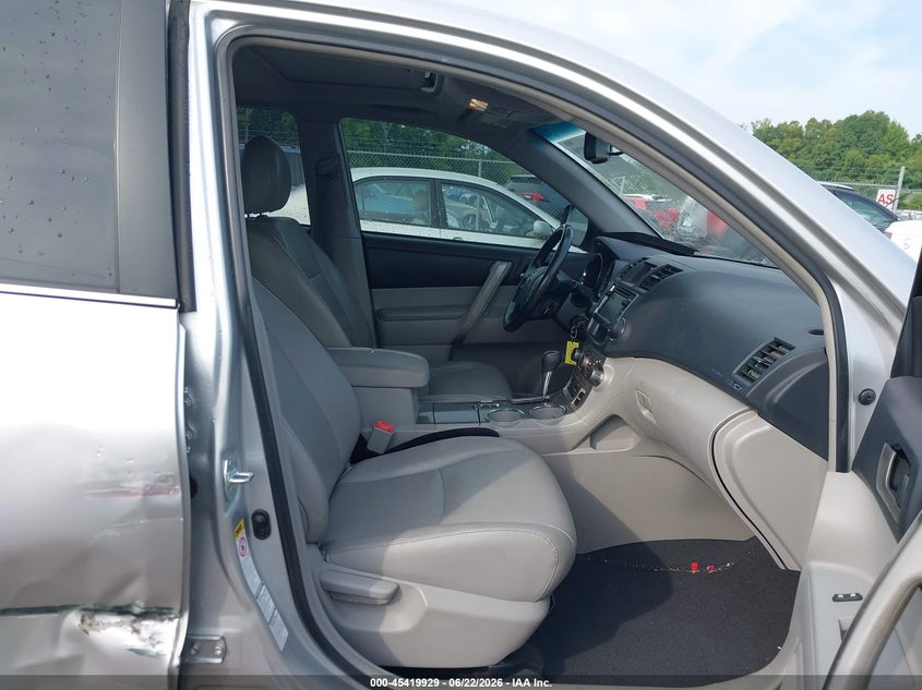 2013 Toyota Highlander VIN 5TDBK3EH6DS256830 IAAI salvage auction — RIGHT SIDE, Salvage (Virginia), sold $6,025 on 2026-07-13 (photo 5)