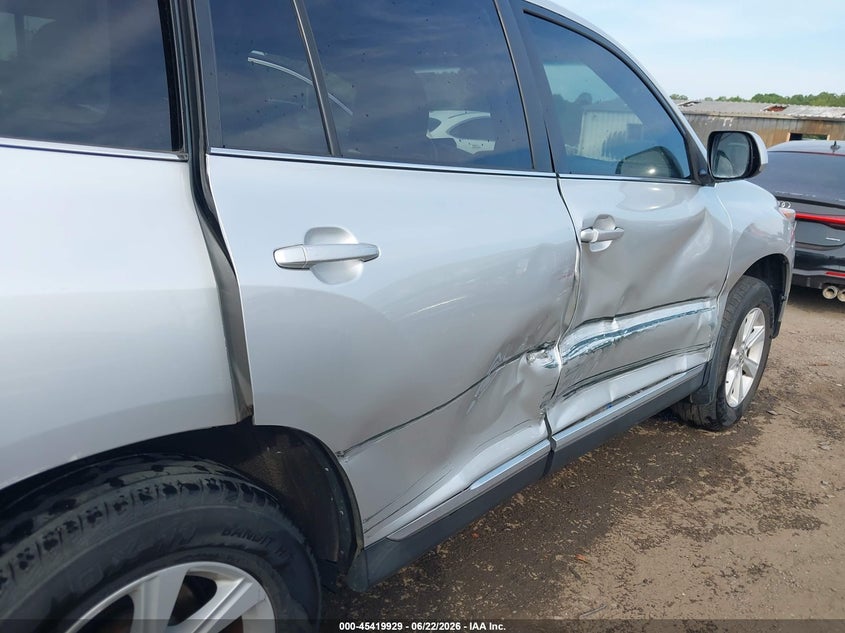 2013 Toyota Highlander VIN 5TDBK3EH6DS256830 IAAI salvage auction — RIGHT SIDE, Salvage (Virginia), sold $6,025 on 2026-07-13 (photo 6)