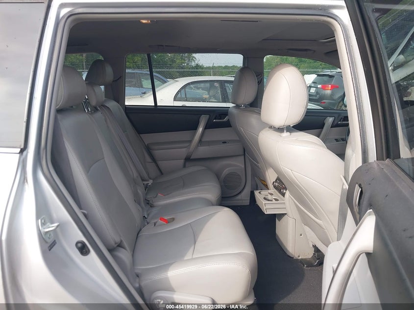 2013 Toyota Highlander VIN 5TDBK3EH6DS256830 IAAI salvage auction — RIGHT SIDE, Salvage (Virginia), sold $6,025 on 2026-07-13 (photo 8)