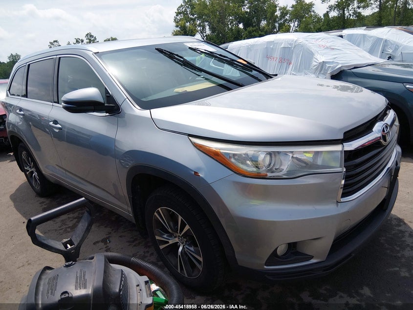 2016 Toyota Highlander VIN 5TDJKRFH2GS300226 IAAI salvage auction — SIDE, Salvage Title, sold $5,100 on 2026-07-16 (photo 1)