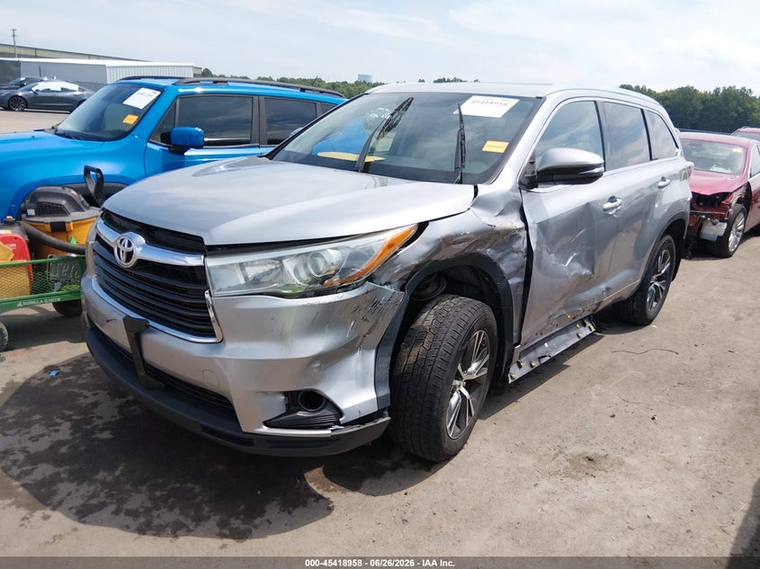 2016 Toyota Highlander VIN 5TDJKRFH2GS300226 IAAI salvage auction — SIDE, Salvage Title, sold $5,100 on 2026-07-16 (photo 2)