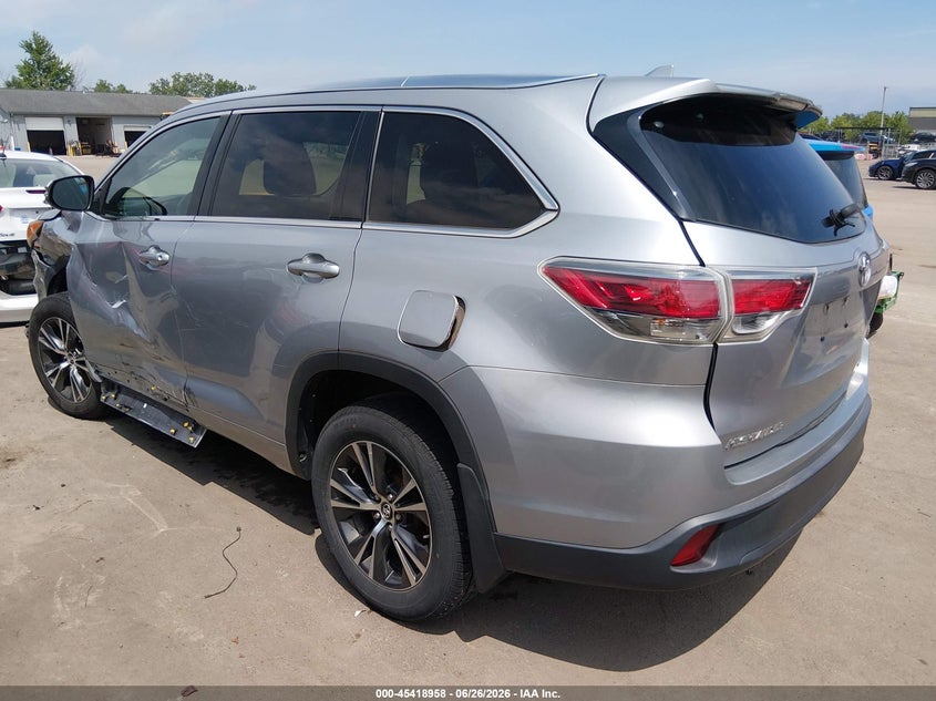 2016 Toyota Highlander VIN 5TDJKRFH2GS300226 IAAI salvage auction — SIDE, Salvage Title, sold $5,100 on 2026-07-16 (photo 3)
