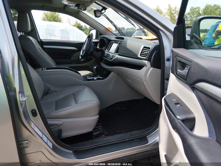 2016 Toyota Highlander VIN 5TDJKRFH2GS300226 IAAI salvage auction — SIDE, Salvage Title, sold $5,100 on 2026-07-16 (photo 5)