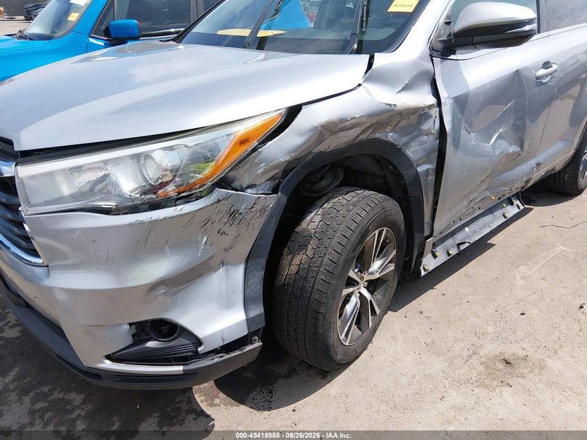 2016 Toyota Highlander VIN 5TDJKRFH2GS300226 IAAI salvage auction — SIDE, Salvage Title, sold $5,100 on 2026-07-16 (photo 6)