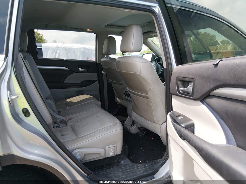 2016 Toyota Highlander VIN 5TDJKRFH2GS300226 IAAI salvage auction — SIDE, Salvage Title, sold $5,100 on 2026-07-16 (photo 8)
