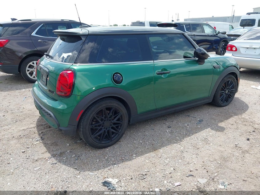 2024 Mini Hard top VIN WMW53DH04R2U67431 IAAI salvage auction — WATER/FLOOD, Salvage Title, sold $9,300 on 2026-08-13 (photo 4)