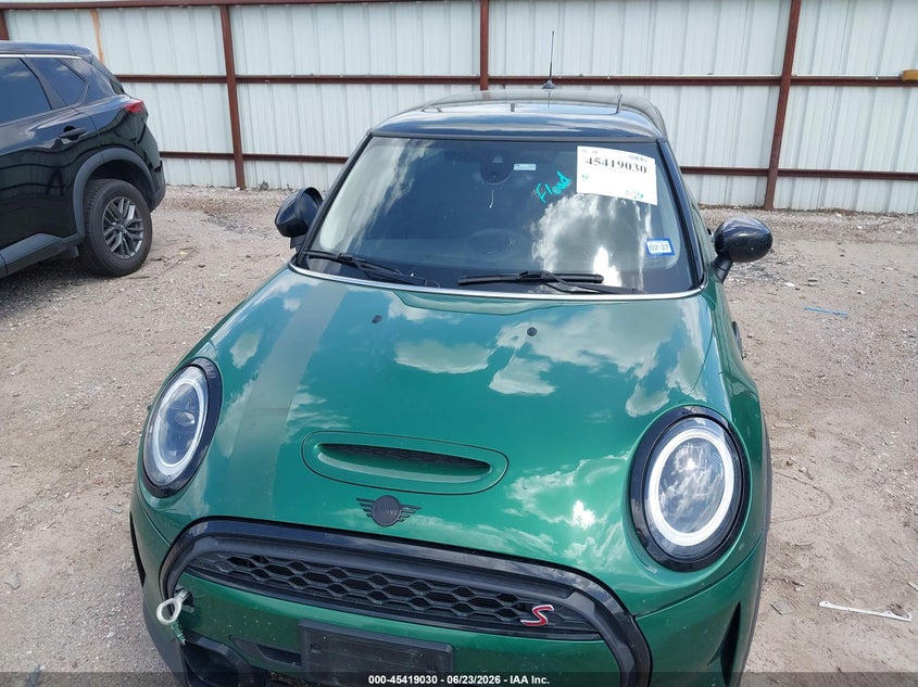 2024 Mini Hard top VIN WMW53DH04R2U67431 IAAI salvage auction — WATER/FLOOD, Salvage Title, sold $9,300 on 2026-08-13 (photo 6)