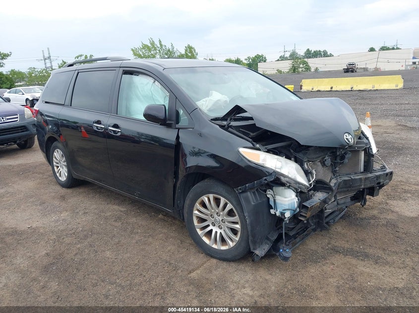 2017 Toyota Sienna VIN 5TDYZ3DC4HS839480 IAAI salvage auction — NORMAL WEAR, Clear (New York), sold $3,500 on 2026-07-21 (photo 1)