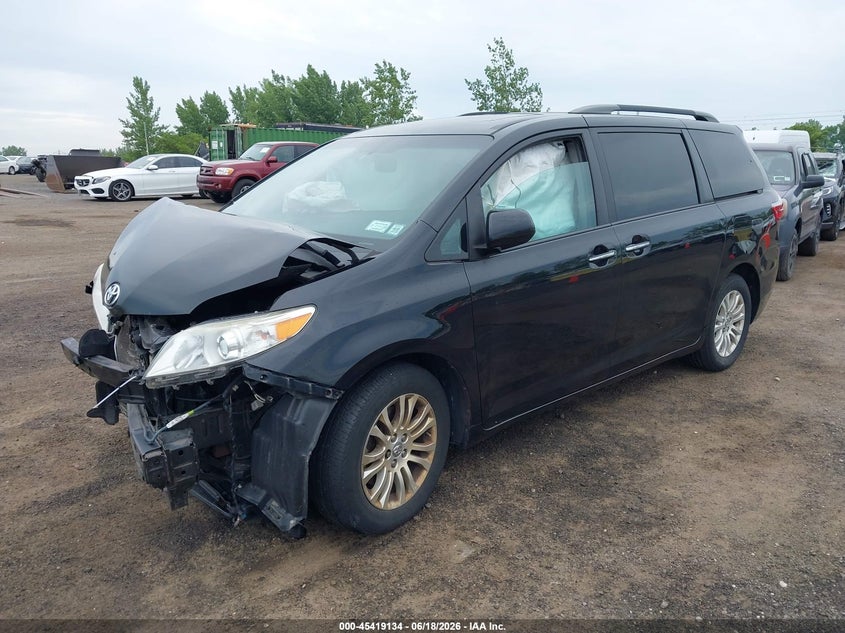 2017 Toyota Sienna VIN 5TDYZ3DC4HS839480 IAAI salvage auction — NORMAL WEAR, Clear (New York), sold $3,500 on 2026-07-21 (photo 2)