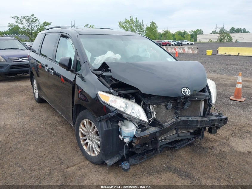 2017 Toyota Sienna VIN 5TDYZ3DC4HS839480 IAAI salvage auction — NORMAL WEAR, Clear (New York), sold $3,500 on 2026-07-21 (photo 6)