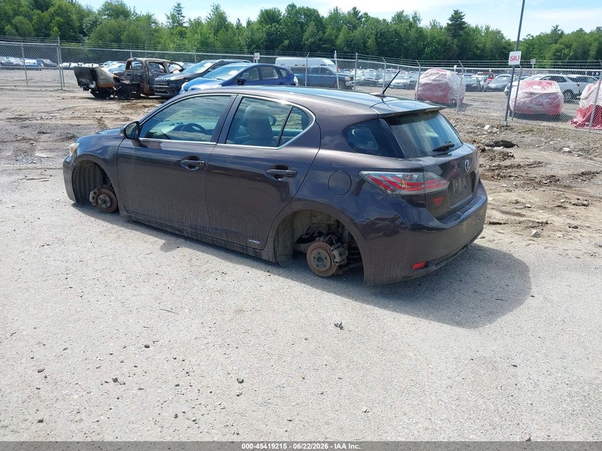 2011 Lexus Ct 200h VIN JTHKD5BHXB2015768 IAAI salvage auction — NORMAL WEAR, Original (Maine), sold $1,300 on 2026-07-06 (photo 3)