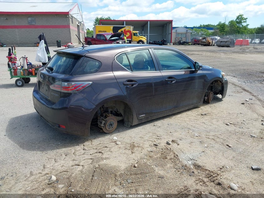 2011 Lexus Ct 200h VIN JTHKD5BHXB2015768 IAAI salvage auction — NORMAL WEAR, Original (Maine), sold $1,300 on 2026-07-06 (photo 4)