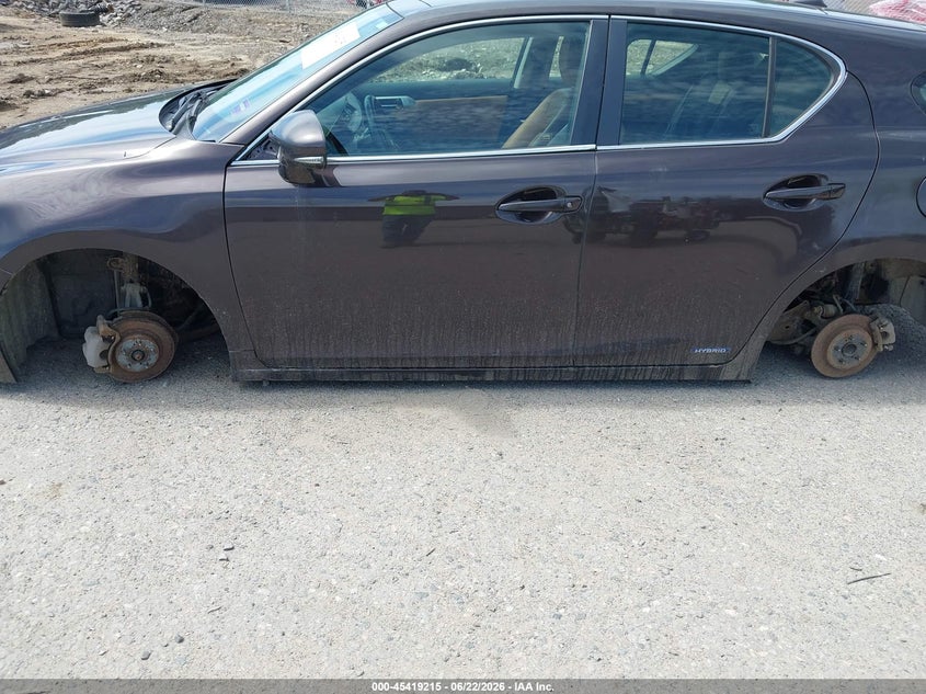 2011 Lexus Ct 200h VIN JTHKD5BHXB2015768 IAAI salvage auction — NORMAL WEAR, Original (Maine), sold $1,300 on 2026-07-06 (photo 6)