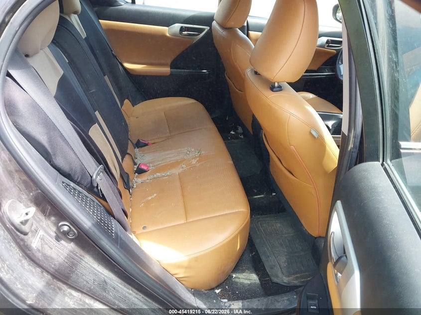 2011 Lexus Ct 200h VIN JTHKD5BHXB2015768 IAAI salvage auction — NORMAL WEAR, Original (Maine), sold $1,300 on 2026-07-06 (photo 8)