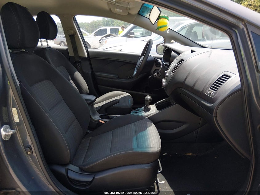 2016 Kia Forte VIN KNAFX4A63G5507968 IAAI salvage auction — NORMAL WEAR, Clear (Florida), sold $1,225 on 2026-07-08 (photo 5)
