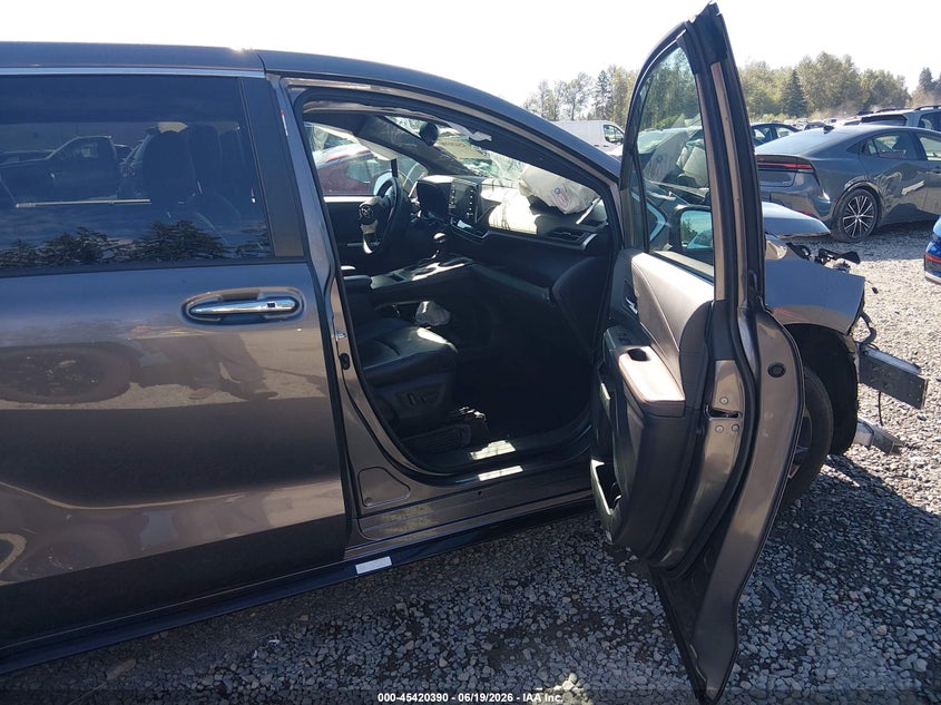 2021 Toyota Sienna VIN 5TDXRKEC9MS020527 IAAI salvage auction — FRONT END, Bill Of Sale (Washington), sold $5,100 on 2026-07-29 (photo 5)
