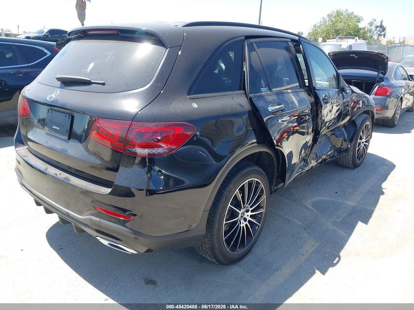 2022 Mercedes-benz VIN W1N0G8DB6NV386285 IAAI salvage auction — SIDE, Salvage Title, sold $12,400 on 2026-07-13 (photo 4)