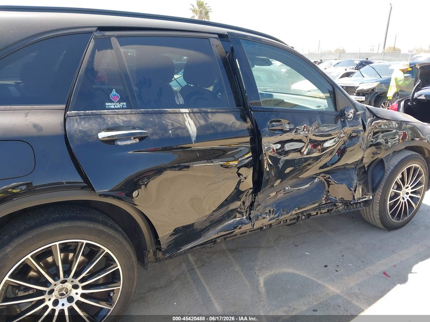 2022 Mercedes-benz VIN W1N0G8DB6NV386285 IAAI salvage auction — SIDE, Salvage Title, sold $12,400 on 2026-07-13 (photo 6)