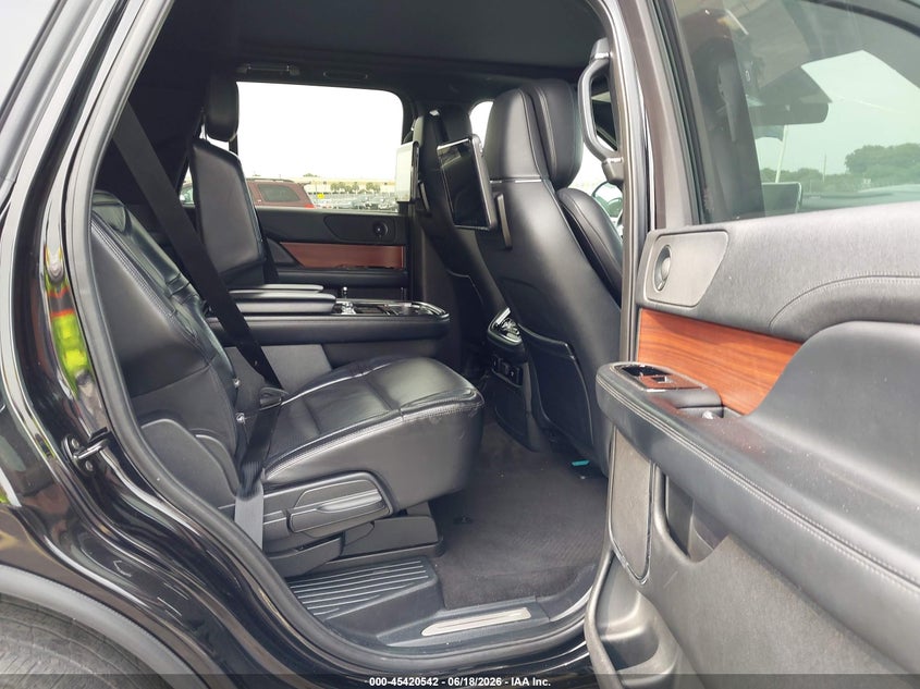 2020 Lincoln Navigator VIN 5LMJJ2KT6LEL21125 IAAI salvage auction — LEFT SIDE, Salvage Title, sold $10,300 on 2026-07-23 (photo 8)