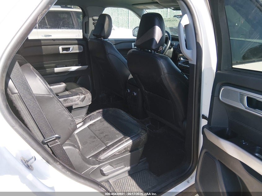 2022 Ford Explorer VIN 1FMSK8FH8NGA16259 IAAI salvage auction — FRONT & REAR, Wait Title, sold $9,850 on 2026-08-21 (photo 8)