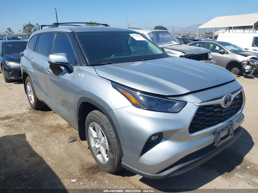 2024 Toyota Highlander VIN 5TDKDRAH7RS550067 IAAI salvage auction — LEFT SIDE, Salvage Title, sold $13,175 on 2026-07-29 (photo 1)