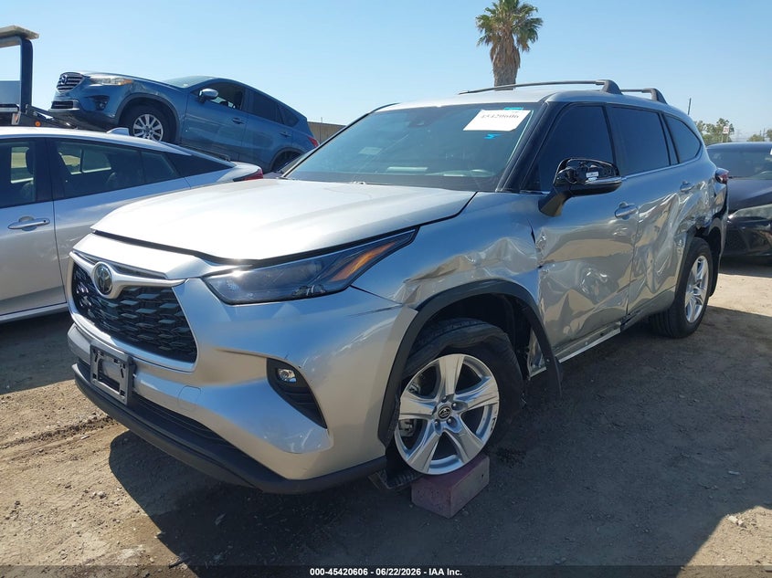 2024 Toyota Highlander VIN 5TDKDRAH7RS550067 IAAI salvage auction — LEFT SIDE, Salvage Title, sold $13,175 on 2026-07-29 (photo 2)