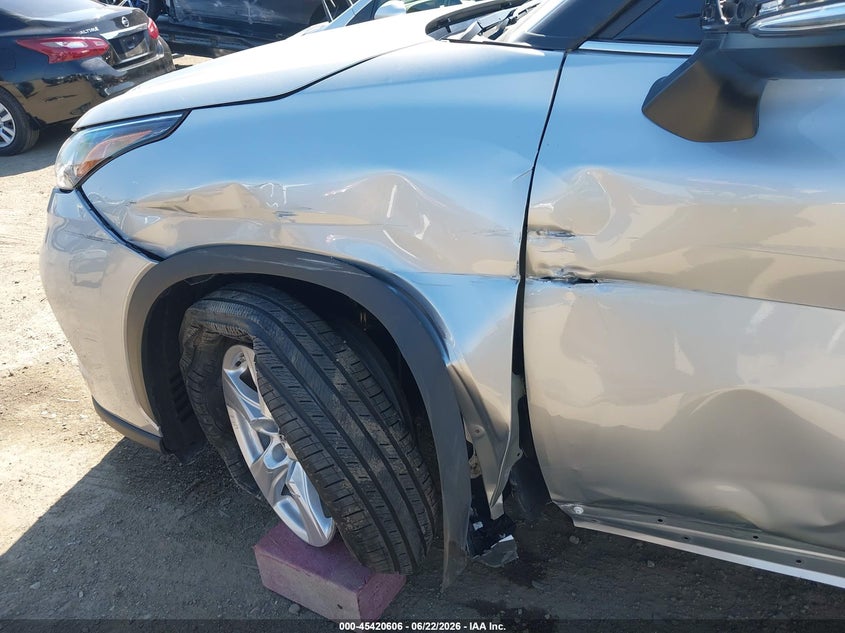 2024 Toyota Highlander VIN 5TDKDRAH7RS550067 IAAI salvage auction — LEFT SIDE, Salvage Title, sold $13,175 on 2026-07-29 (photo 6)