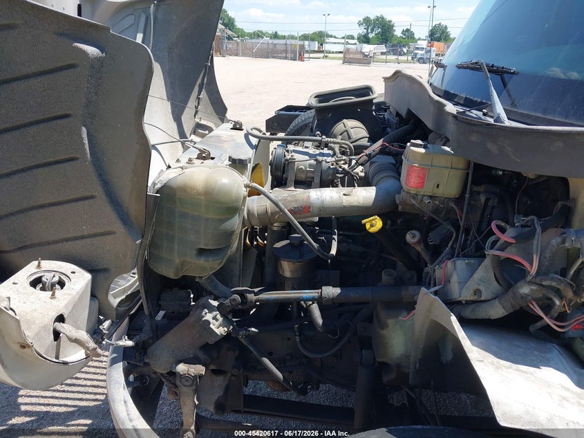 2003 International 4000 series VIN 1HTMNAAM63H594791 IAAI salvage auction — NORMAL WEAR, Clear (Kansas), sold $6,500 on 2026-07-10 (photo 9)