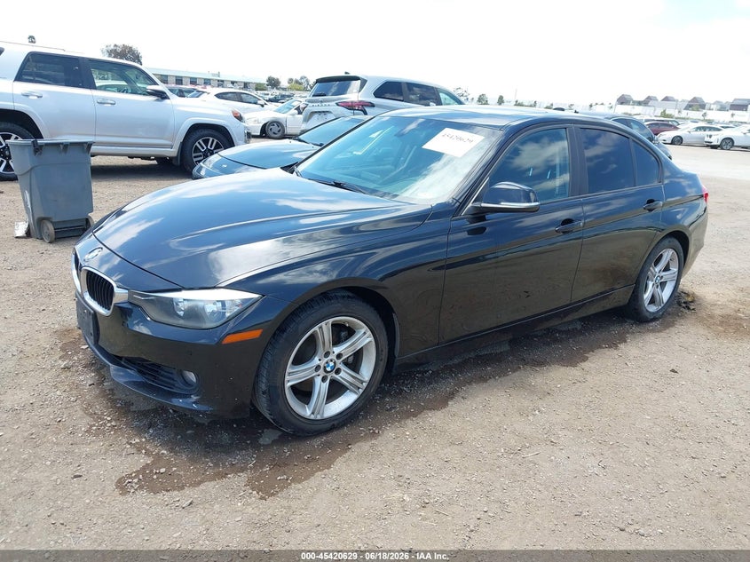 2014 BMW 3er VIN WBA3A5G53ENP34096 IAAI salvage auction — SIDE, Salvage Title, sold $1,350 on 2026-08-06 (photo 2)