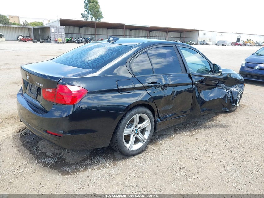 2014 BMW 3er VIN WBA3A5G53ENP34096 IAAI salvage auction — SIDE, Salvage Title, sold $1,350 on 2026-08-06 (photo 4)