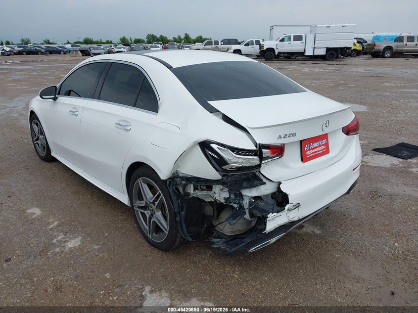 2019 Mercedes-benz A-klasse VIN WDD3G4EB5KW017831 IAAI salvage auction — REAR END, Salvage Title, sold $7,450 on 2026-08-12 (photo 3)