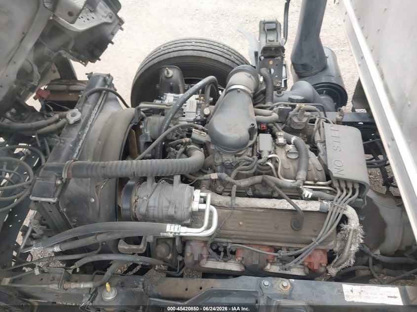 2000 Isuzu Npr VIN 4KLC4B1R6YJ803203 IAAI salvage auction — REAR END, Salvage (Arizona), sold $1,150 on 2026-07-08 (photo 9)