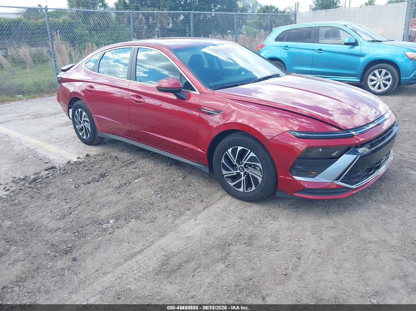 2026 Hyundai Sonata hybrid VIN KMHL24JJ8TA138417 IAAI salvage auction — FRONT & REAR, Rebuildable (Florida), sold $7,725 on 2026-07-22 (photo 1)