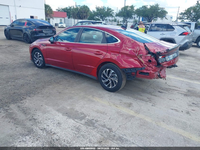 2026 Hyundai Sonata hybrid VIN KMHL24JJ8TA138417 IAAI salvage auction — FRONT & REAR, Rebuildable (Florida), sold $7,725 on 2026-07-22 (photo 3)
